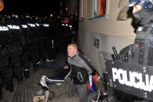 Skupina Svoboda vstajnikom v Mariboru za dekriminalizacijo vstaj