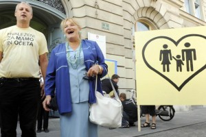 Ustavno sodišče ne nasprotuje referendumu o družinskem zakoniku 
