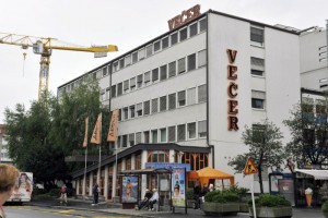 Dvema kupcema Večera se je iztekel rok za oddajo zavezujoče ponudbe
