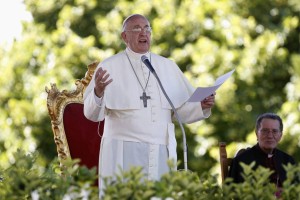 Argentinski nadškof Stanovnik: Zaradi papeža so v Vatikanu preplašeni