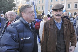 Stric iz ozadja: Dan, ko se dvignejo Jankovići na Kongresnem trgu