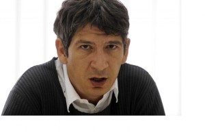 Mladina se norčuje iz zločinov zoper človečnost