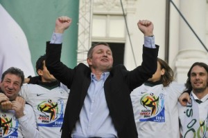 Kek ni več selektor nogometašev, zamenjal naj bi ga Stojanović