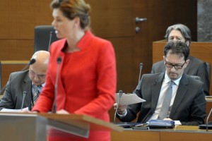 Gregorja Viranta na interpelaciji podprlo samo 23 poslancev, a ostaja na funkciji