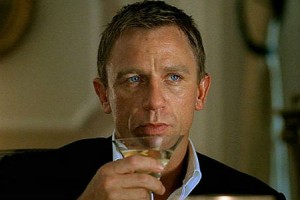 James Bond je bil alkoholik, zaradi alkoholizma so se mu tresle roke