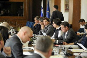Bratuškova in Štefanec za zaprtimi vrati o komisarski kandidaturi AB