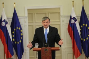 Türk ne verjame »v teorije o raznih stricih iz ozadja«
