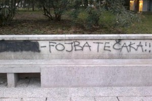 Poslanka Šulinova zahteva pregon avtorja grafita »Janša - fojba te čaka!!!«