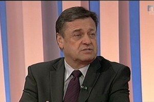 V Pogledih napad na Jankovića: Parlament ni centralni komite
