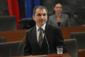 Po razkolu poslanske skupine PS posvetovanja o reorganizaciji dela v DZ