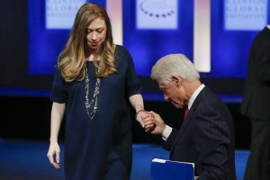 Bill in Hillary Clinton sta dedek in babica: Chelsea je rodila hčerko