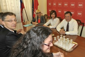 Maja Sunčič: Lukšič, brcni Jankovića v rit!
