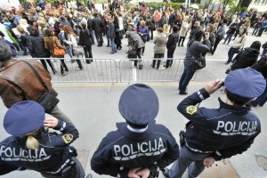 Policija naj bi zaračunavala nekatere svoje storitve