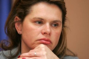 Bratuškova nemški novinarki zaupala, da je sanjala davek na nepremičnine