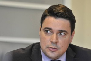 HSE zaradi "nesposobnosti" odstavil šefa Teša Dermola