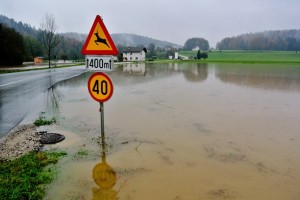 Zaradi novih padavin danes znova poplave