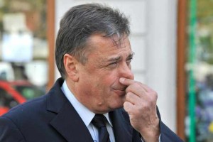 Protestniki Jankovića poškropili s solzilcem, pomoč je poiskal na urgenci