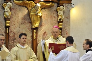 Stres ob državnem prazniku: Država nima pravice omalovaževati duhovnosti