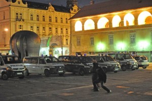 V mariborskih protestih so jo skupili tudi občinski objekti