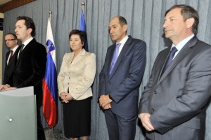 Zaradi zapletov pri referendumskih podpisih zaostrovanja v koaliciji