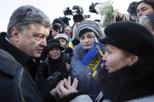 Ob prvi obletnici protestov izžvižgali Porošenka