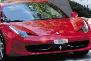 Tragikomedija: Sin lobista Kotarja se skriva za ferrarijem