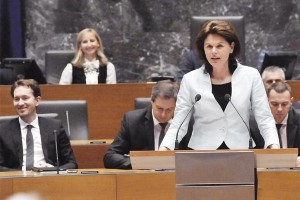 SDS: Če Bratuškova do ponedeljka ne odstopi, pade ustavna obtožba