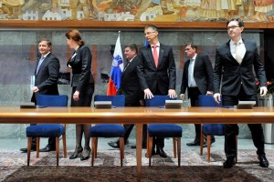 Anketa: padec vlade ne navdušuje