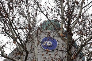 Kako težko (si) je rezati plače: Podjetja so na psu, a plače članov uprav niso v nevarnosti