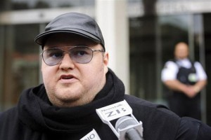 Aretirani ustanovitelj strani Megaupload razmišlja o tožbi zaradi »kršitve avtorskih pravic«