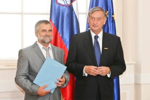 Ko ti predsednik vzame sapo: Türk odlikoval »nezaželeno« delo Cerkve