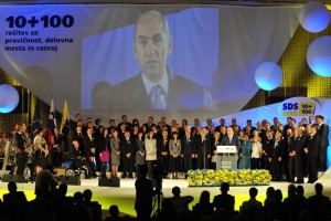 Anketa: SDS daleč pred drugimi strankami