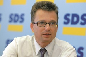 Černač: Rasistična izjava Bratuškove grožnja demokratični družbi