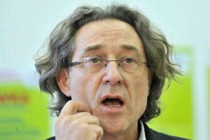 Štrukelj: Vladna napoved znižanja plač je kot vabilo na pretep
