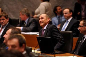 Janša: Če mandatarja zavrne absolutna večina, je igra končana