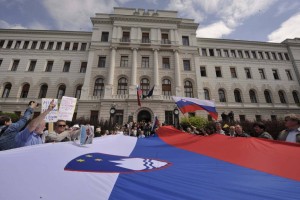 Pred sodiščem: »Ukrajina, Ukrajina!« in »Fiasko za pravosodje«