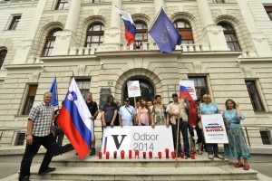 Odbor2014: Danes popoldne ob 15. uri pred vrhovnim sodiščem množični protesti