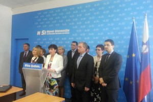 NSi ustanovila vlado v senci