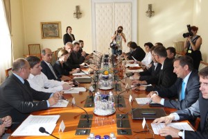 Janša je na jesen prestavil odločanje o fiskalnem pravilu