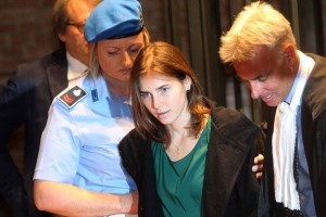 Amanda Knox in njen nekdanji fant znova obsojena za umor Britanke Meredith Kercher