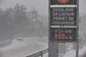 Zaradi burje rdeči alarm na Vipavskem? 