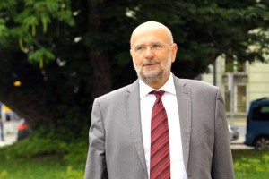 Branko Masleša gre kot bojni jugoslovanski tank M-84 čez slovensko pravosodje
