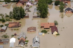 Poplavne razmere v Srbiji in BiH se umirjajo, začenja se preštevanje žrtev