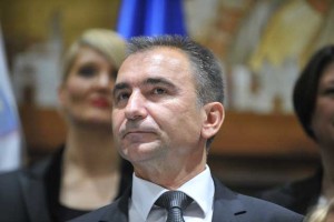 Varovana oseba? Obrambnemu ministru Vebru vlomili v hišo