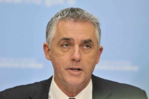 Ministrstvo za zdravje ovadilo dobavitelja postelj; drugi dobavitelj naj bi ovadil ministra Gantarja