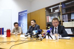 Ropotanje je zaleglo, Masleša je popustil in prenehal zavlačevati z Janševo zahtevo