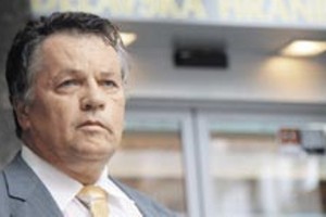 Predsednik uprave Delavske hranilnice stisnil rep med noge