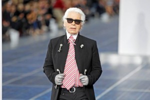 Karl Lagerfeld označil francoskega predsednika Hollanda za bedaka