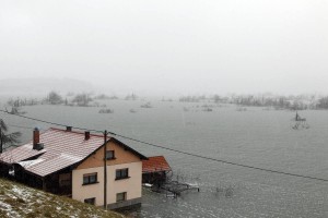 Vode naraščajo, bitke s poplavami še ni konec