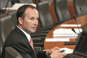 Komisija: Slapnik si je vdor v telefon Župevčeve izmislil
